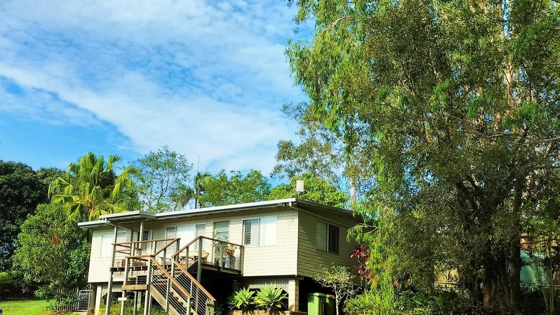 Green Hill Cottage, Heart Of Noosa Hinterland contacts